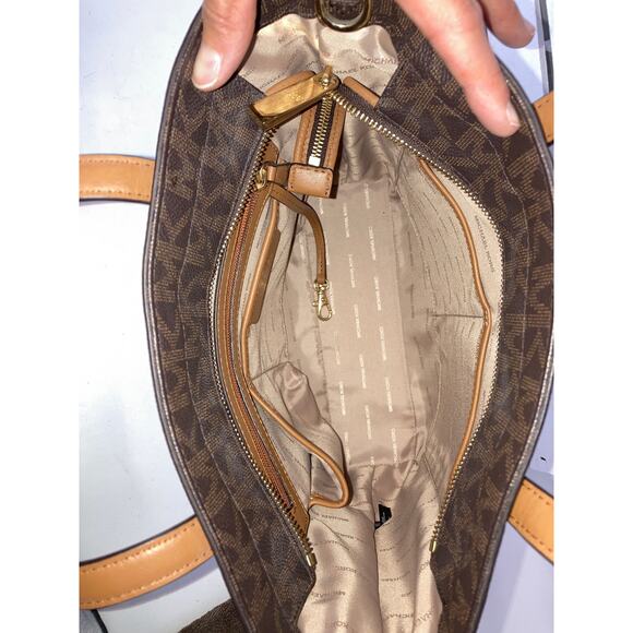 MICHAEL KORS MEDIUM SIGNATURE EYELT SAFFINAO LEATHER HANDBAG - Picture 13 of 16